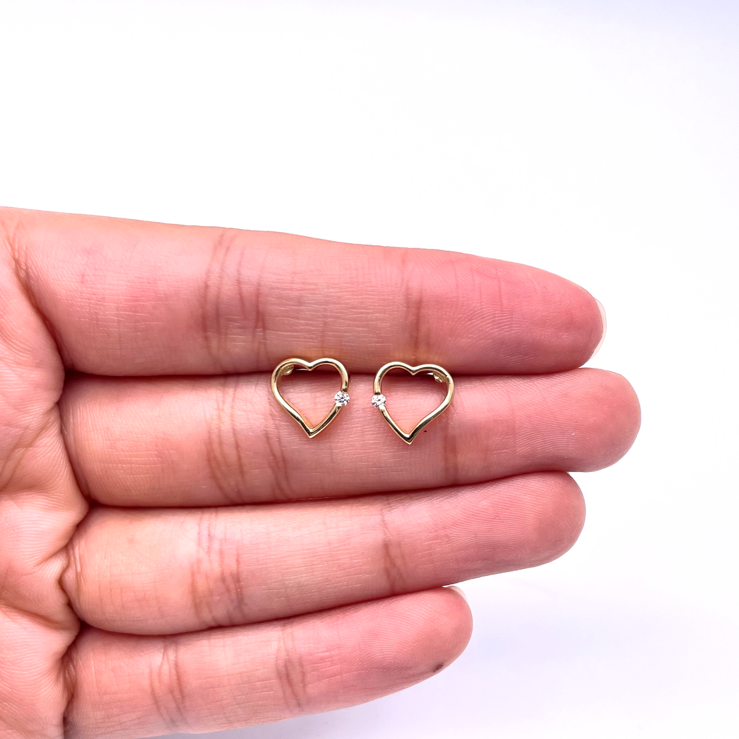 18ct Yellow Gold Round Diamond Heart Stud Earrings 0.04ct