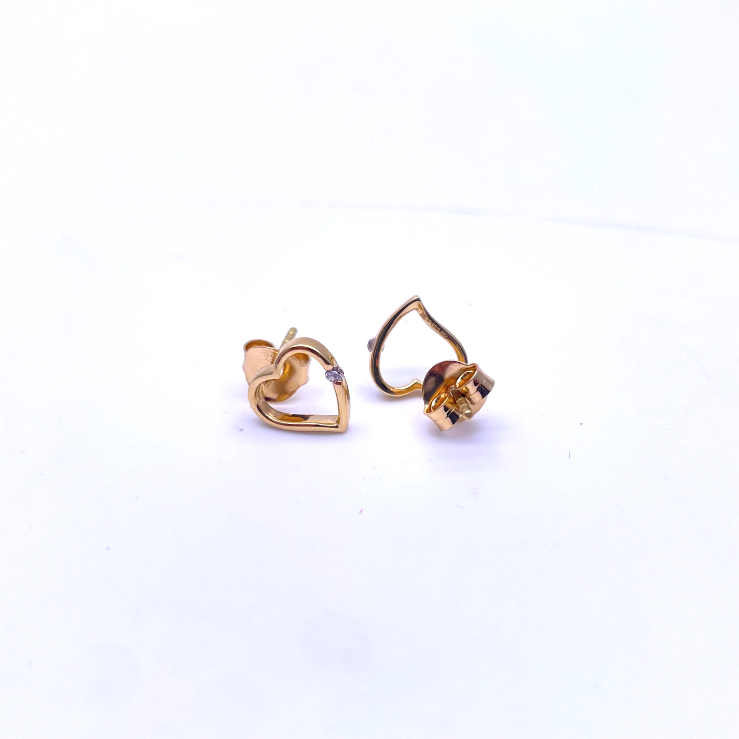 18ct Yellow Gold Round Diamond Heart Stud Earrings 0.04ct