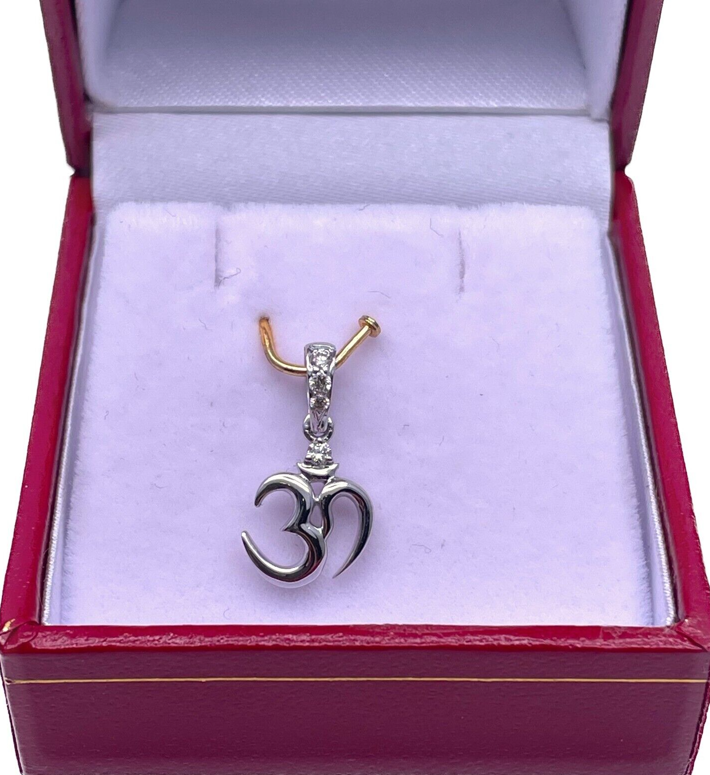 18ct White Gold Diamond Om Pendant 0.06ct, 1gm