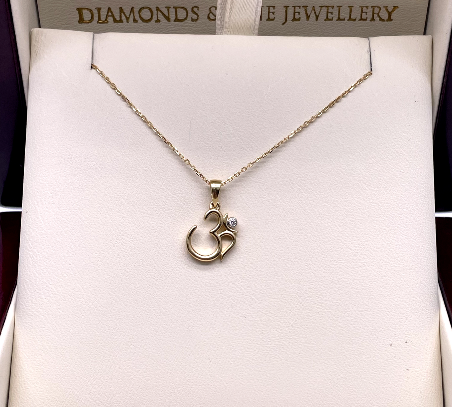 18ct Yellow Gold Diamond Om Pendant 0.01ct