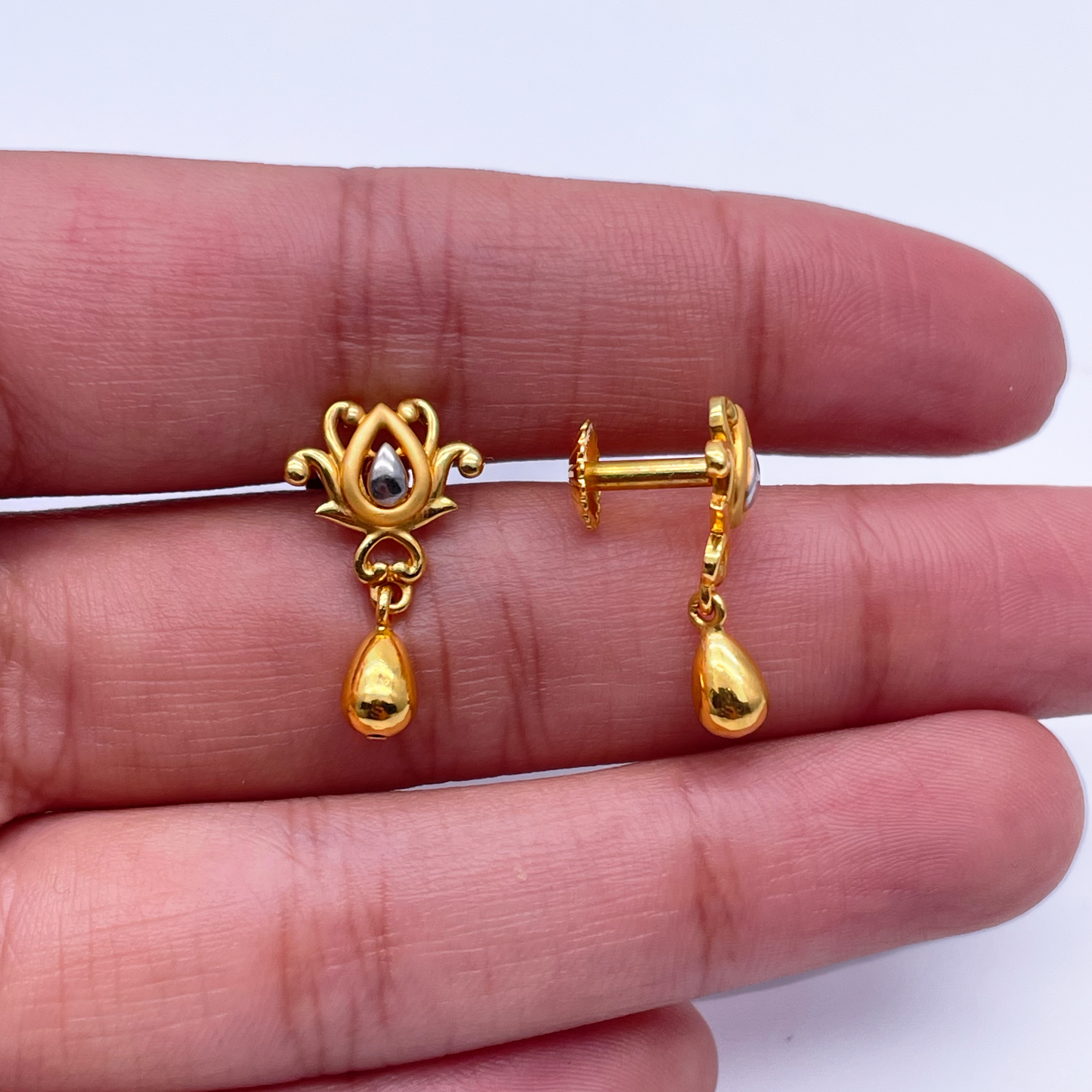 22ct Yellow Gold Ladies Pear Tear Drop Earrings