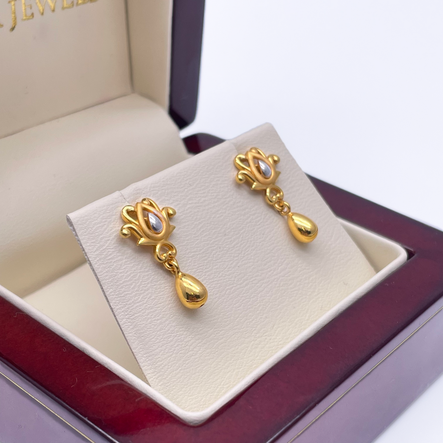 22ct Yellow Gold Ladies Pear Tear Drop Earrings