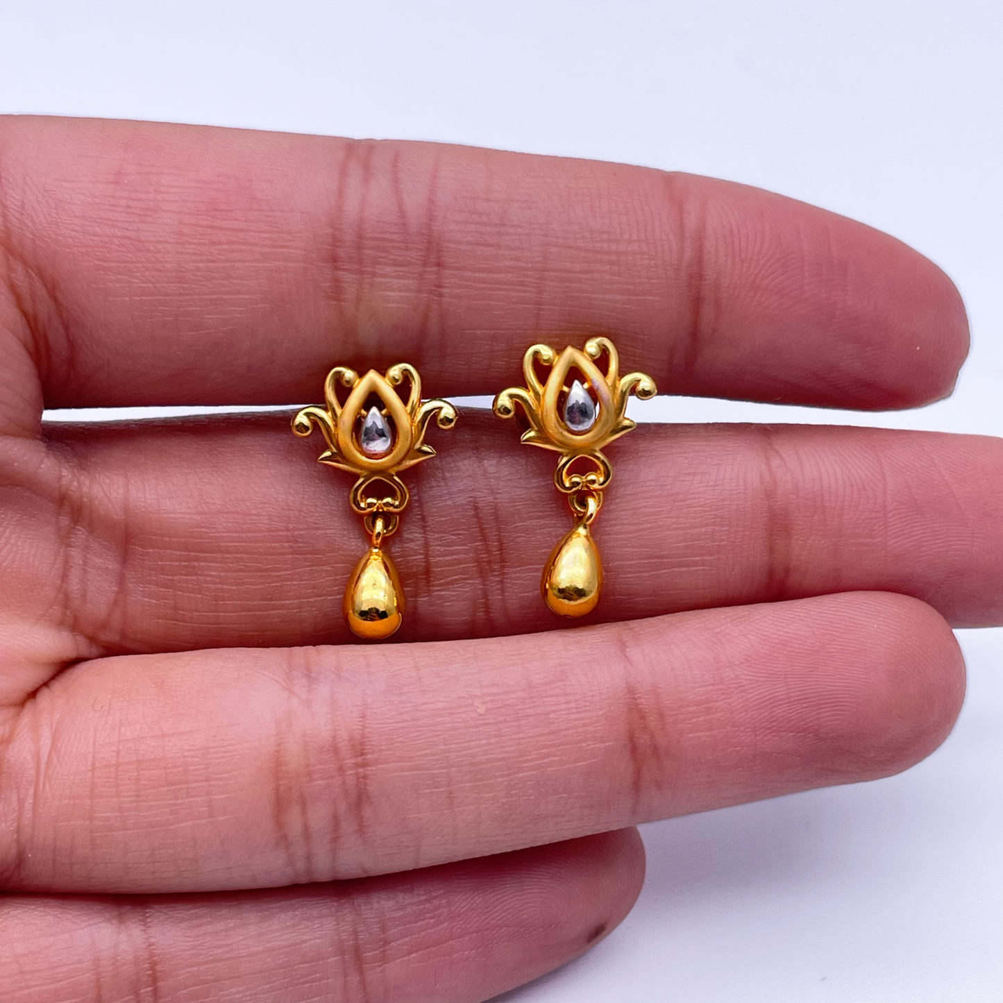 22ct Yellow Gold Ladies Pear Tear Drop Earrings