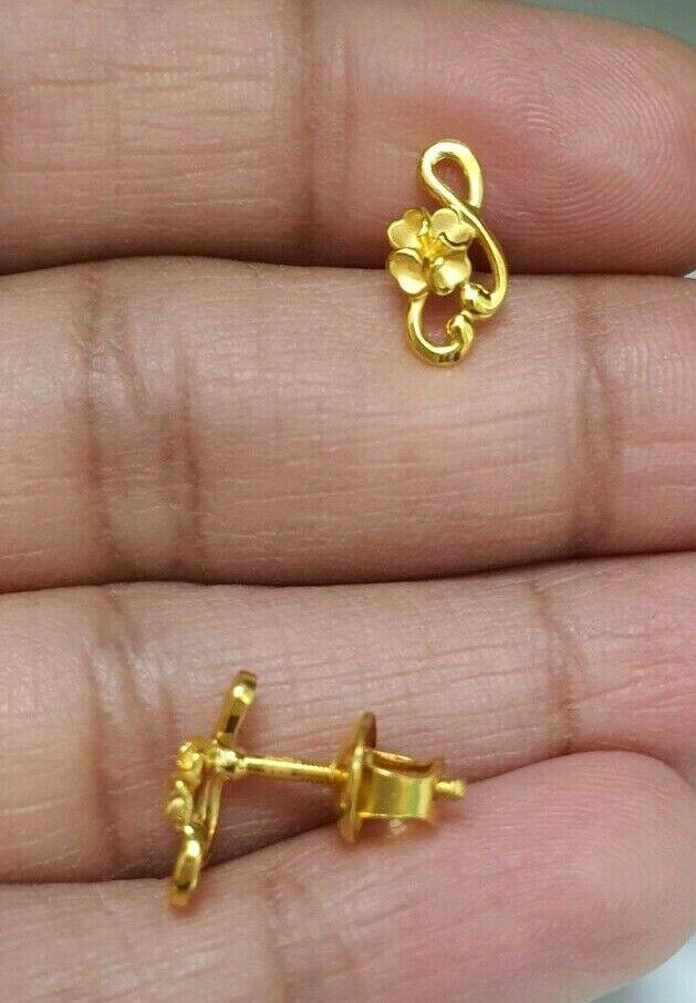 22ct Yellow Gold Flower Design Ladies Stud Earrings 2.1 Grams