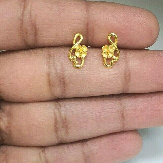 22ct Yellow Gold Flower Design Ladies Stud Earrings 2.1 Grams