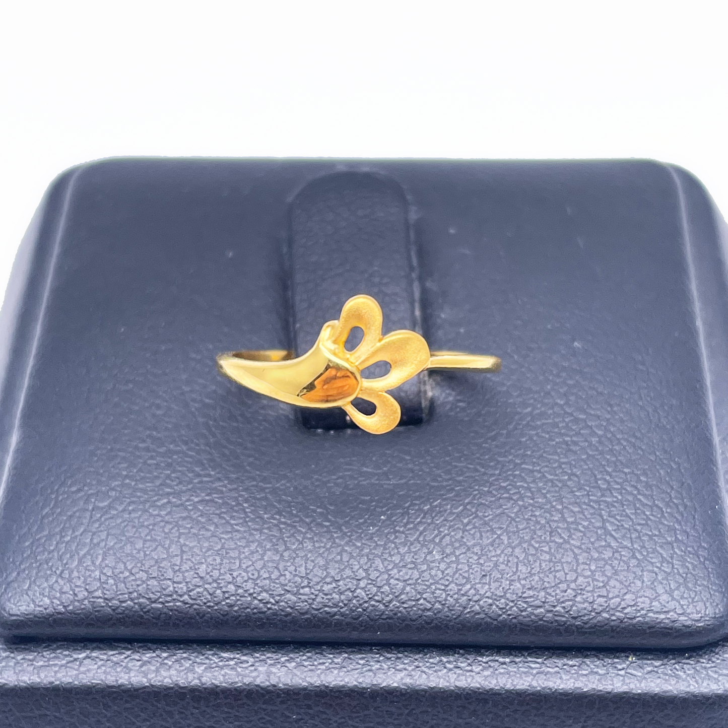 22ct Yellow Gold Polished & Matt Floral Minimalist Ring