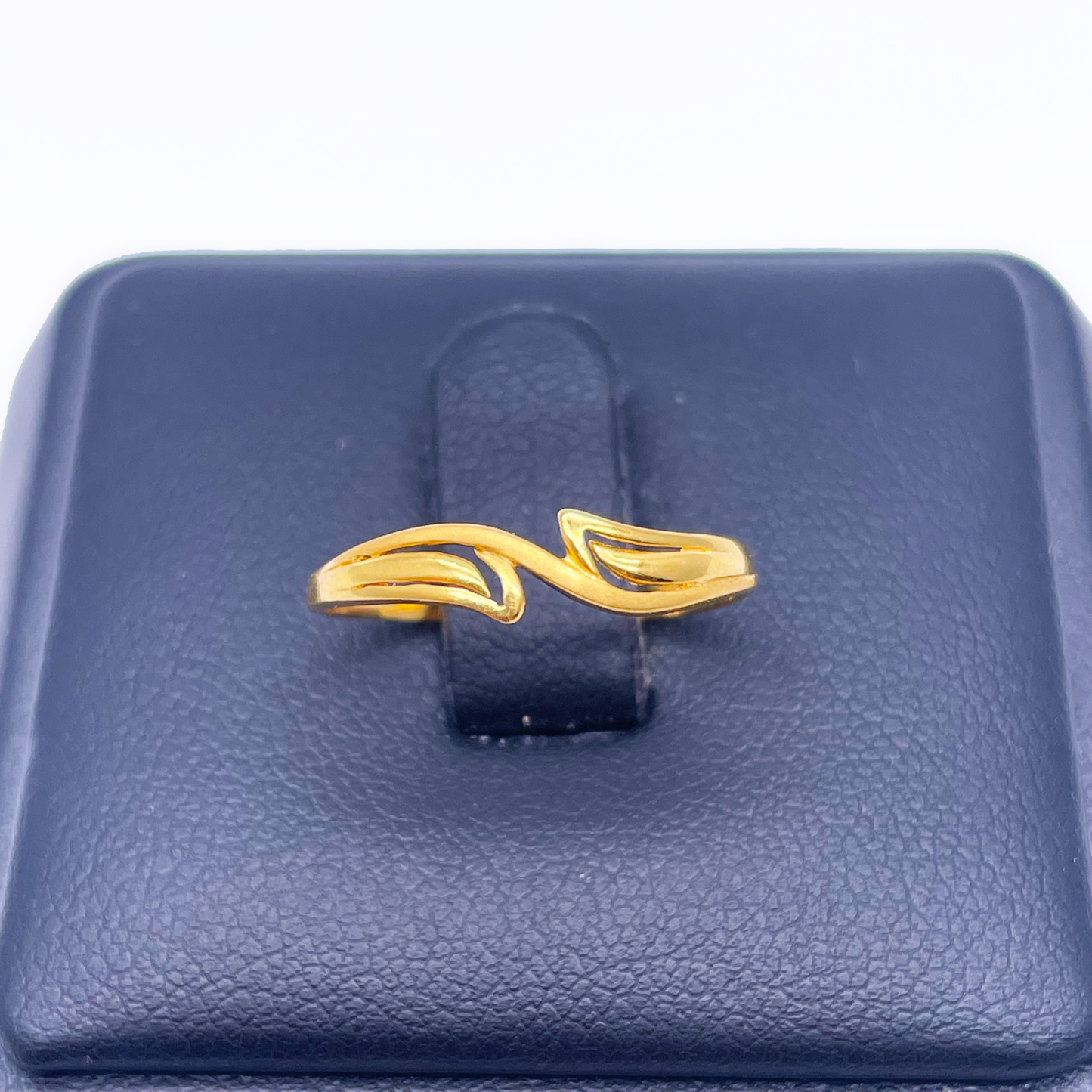 22ct Yellow Gold Polished & Matt Leaf Minimalistic Ring