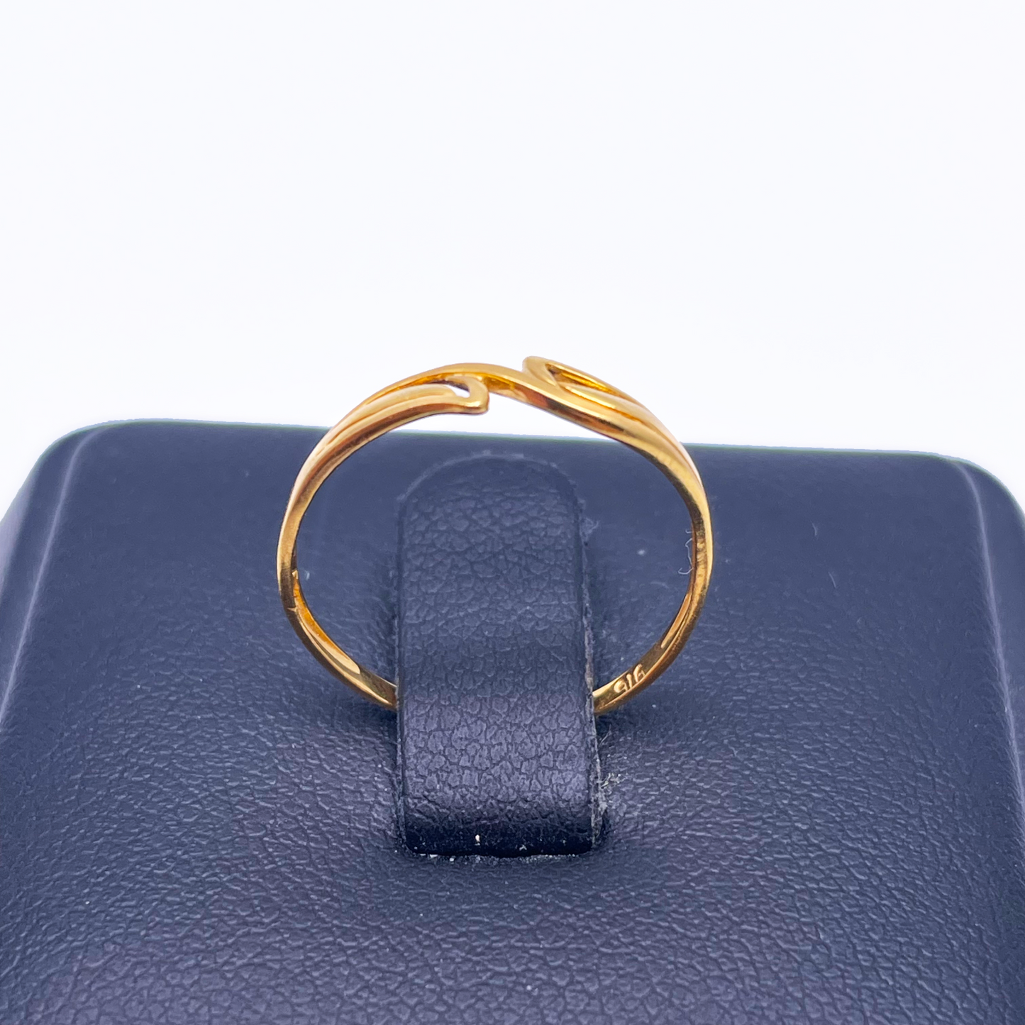 22ct Yellow Gold Polished & Matt Leaf Minimalistic Ring