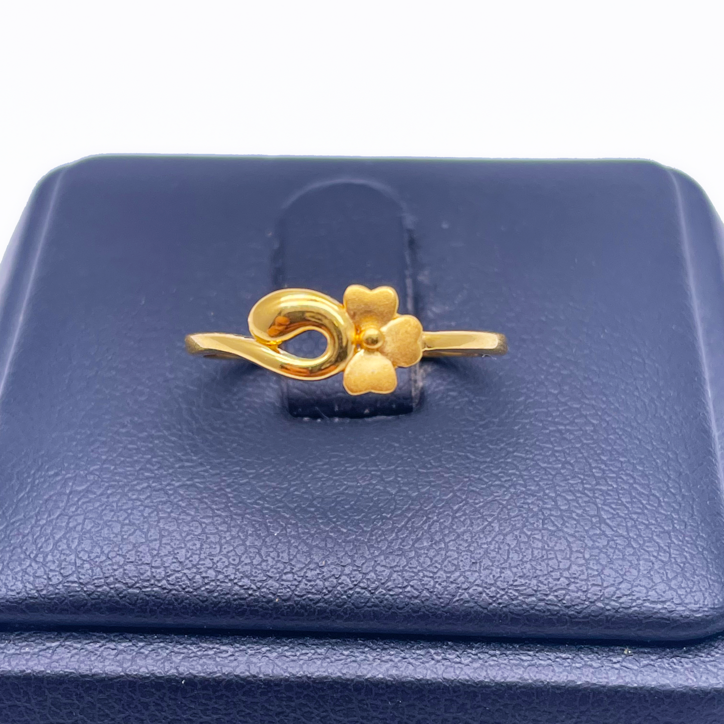 22ct Yellow Gold Polished & Matt Flower Minimalist Ring