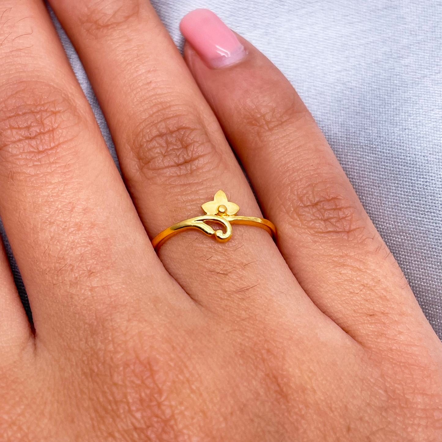 22ct Yellow Gold Polished & Matt Flower Minimalist Ring