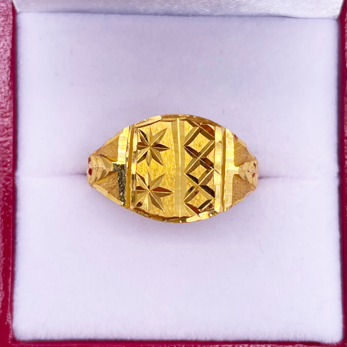 22ct Yellow Gold Diamond Cut Mens Signet Ring Hallmarked