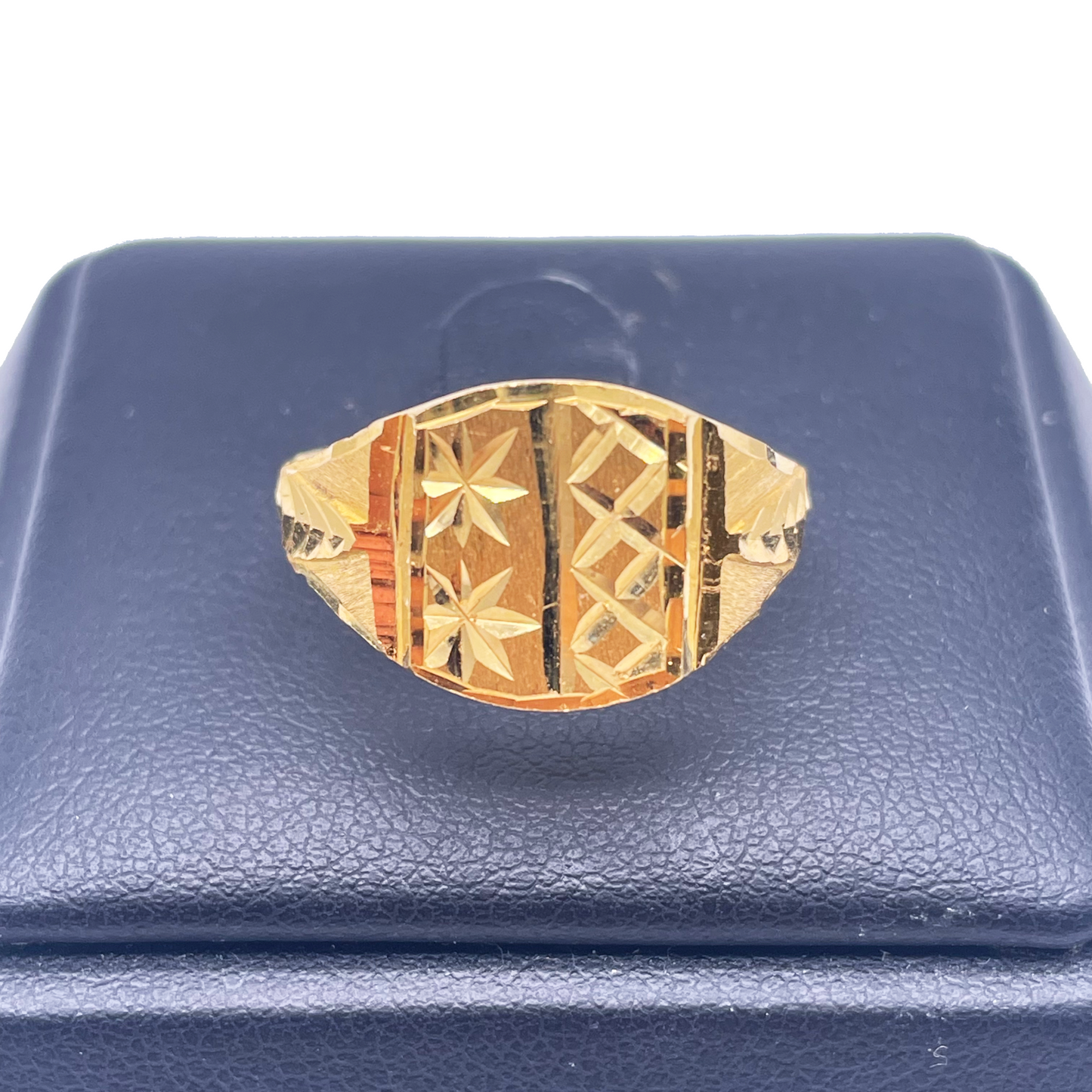 22ct Yellow Gold Diamond Cut Mens Signet Ring Hallmarked