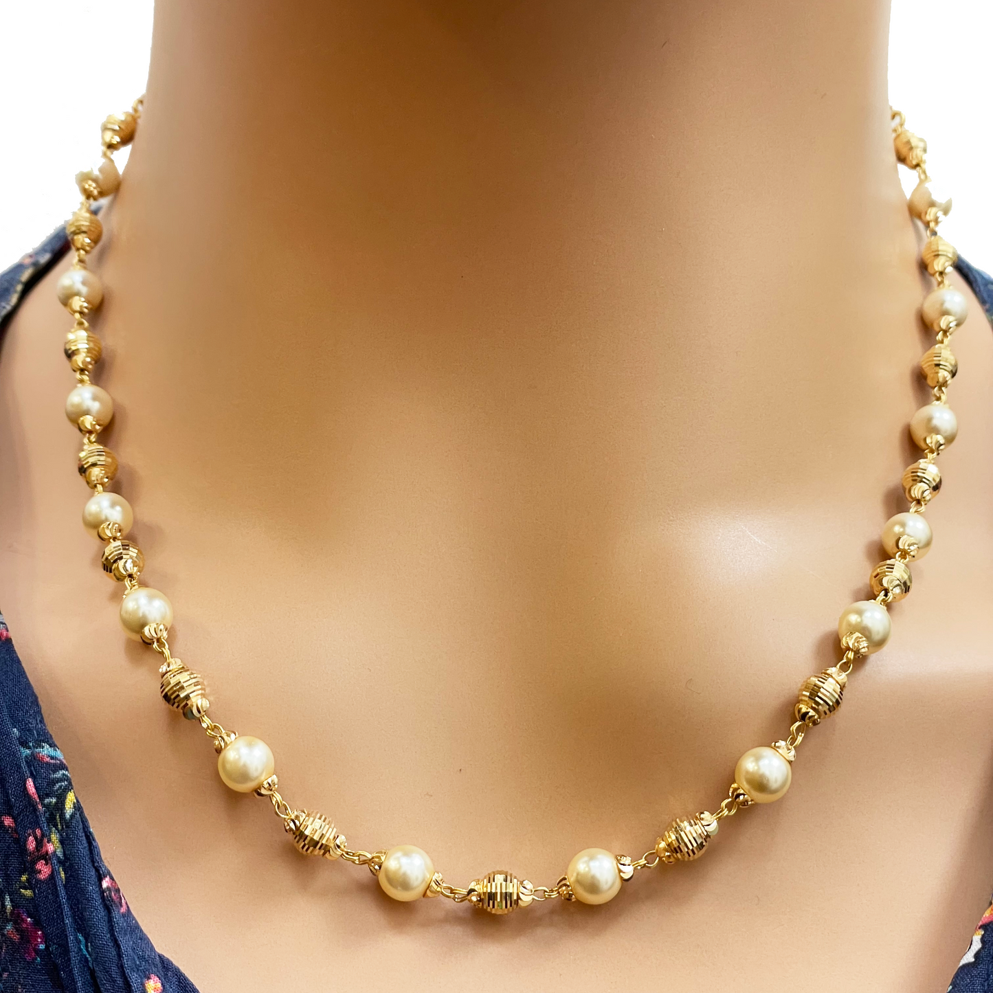 22ct Yellow Gold Pearls & Beaded Diamond Cut Ball Necklace/Earrings Set