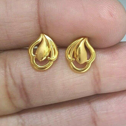 22ct Yellow Gold Flower Design Ladies Stud Earrings 2.3 Grams