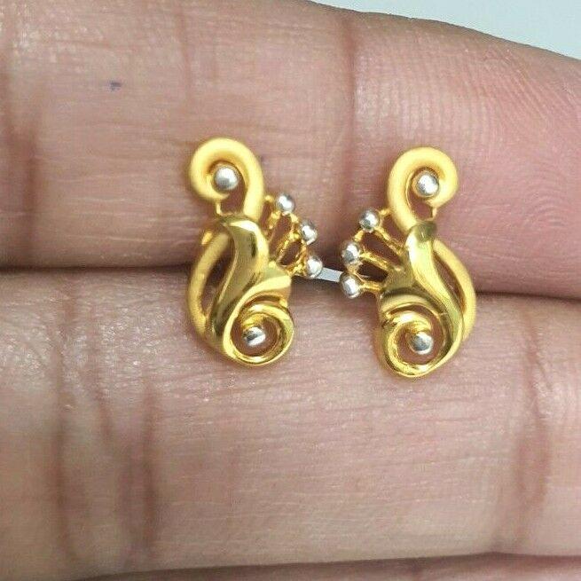 22ct Yellow Gold Flower Design Ladies Stud Earrings 2.6 Grams