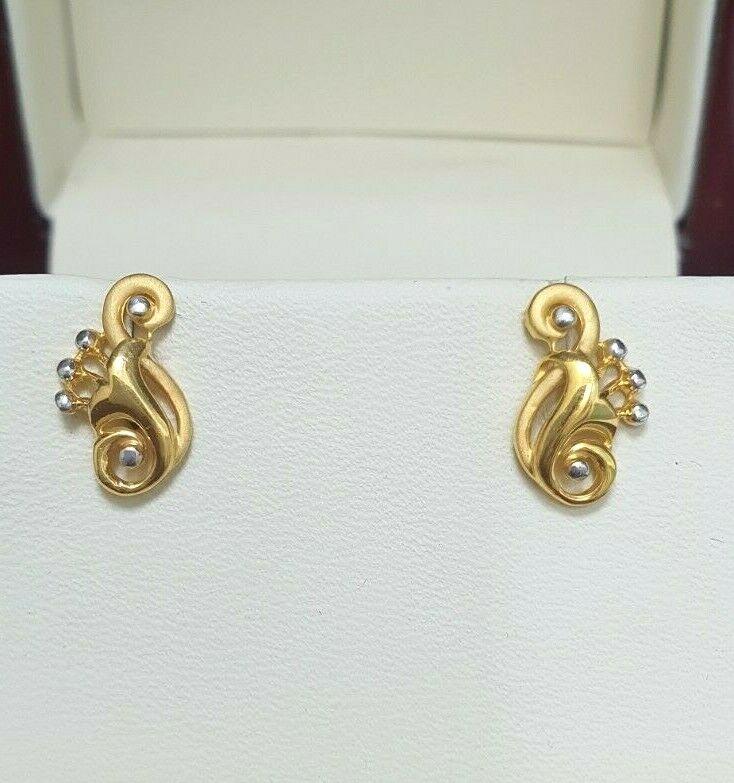 22ct Yellow Gold Flower Design Ladies Stud Earrings 2.6 Grams