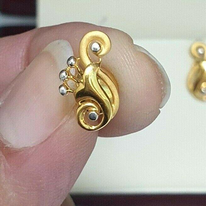 22ct Yellow Gold Flower Design Ladies Stud Earrings 2.6 Grams