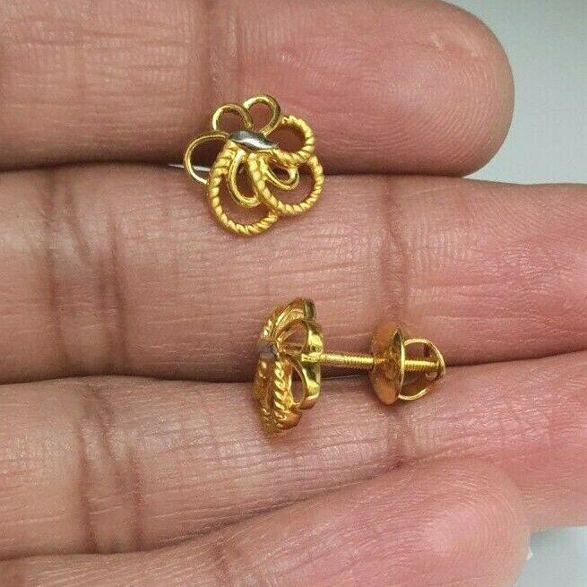 22ct Yellow Gold Flower Design Ladies Stud Earrings 3.0 Grams