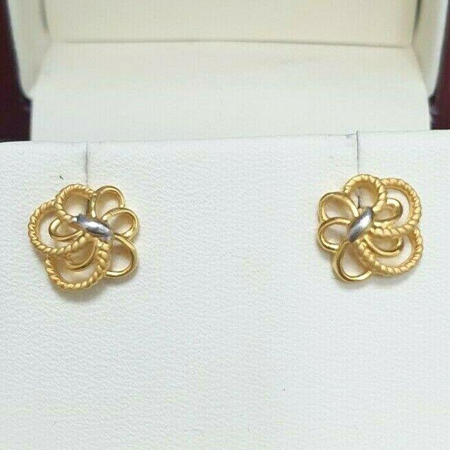 22ct Yellow Gold Flower Design Ladies Stud Earrings 3.0 Grams