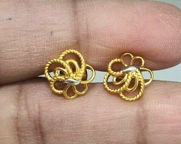 22ct Yellow Gold Flower Design Ladies Stud Earrings 3.0 Grams