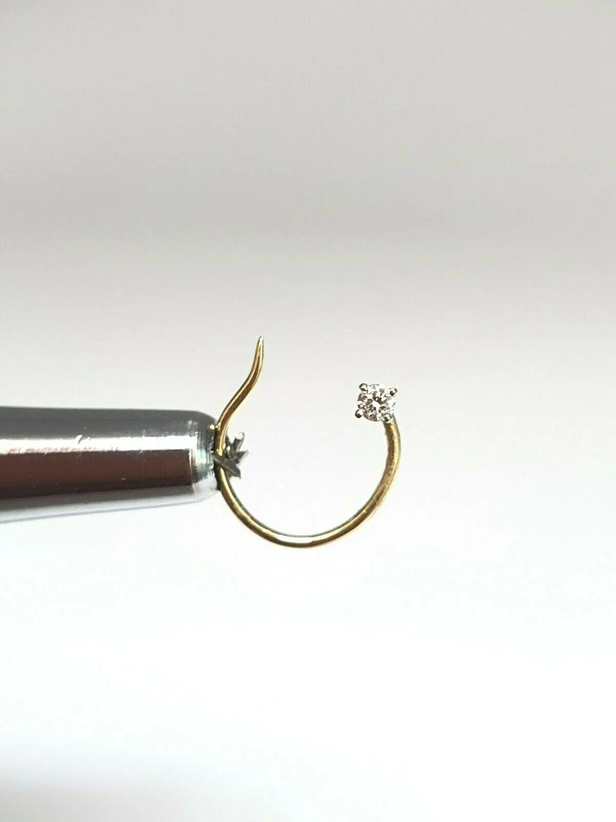 Diamond Nose Stud/Nose Pin 18ct White/Yellow Gold 0.05 Carats 4-Claw Wire 2.3 mm 